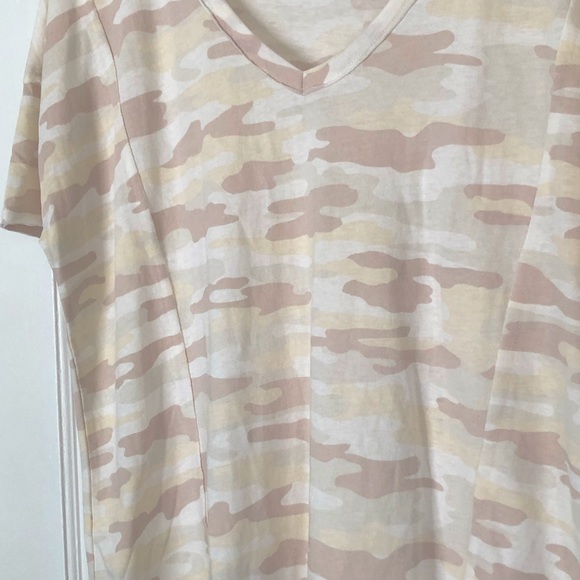 Lucky Brand. White camo t-shirt. Medium - Picture 2 of 9